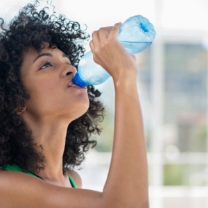 Uống 8 ly nước mỗi ngày ‘là không cần thiết’-Yensaodongduong.com