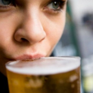 Phụ nữ nên uống bia mỗi tuần-Yensaodongduong.com