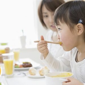 Trẻ em ăn yến vào lúc nào là tốt nhất-Yensaodongduong.com